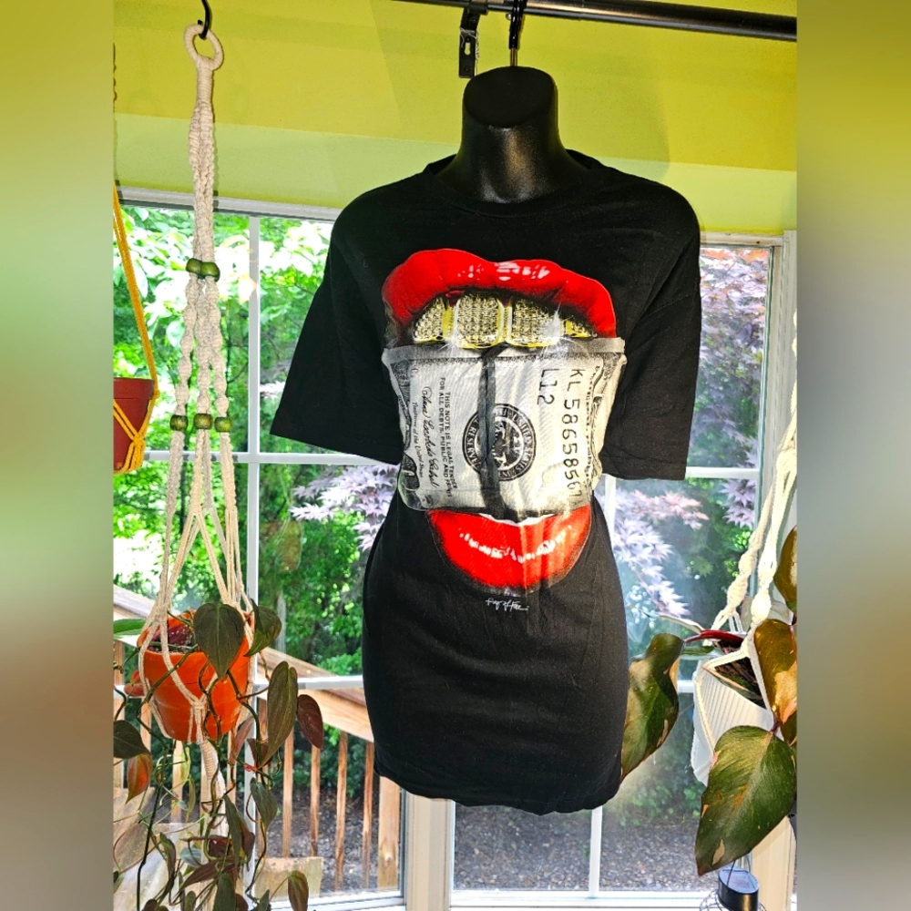 Big T shirt with graphics